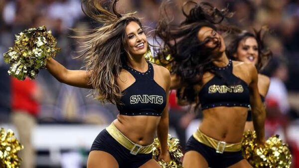 How much does an NFL cheerleader make