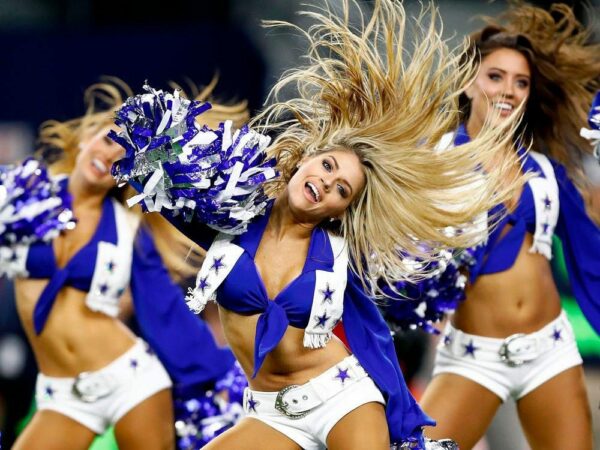 How much does an NFL cheerleader make