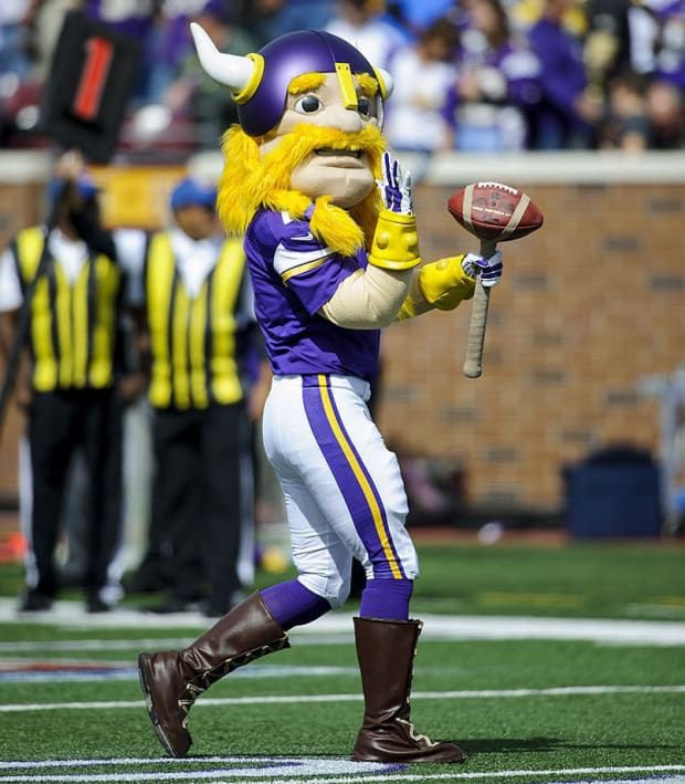 How much do NFL Mascots make per year