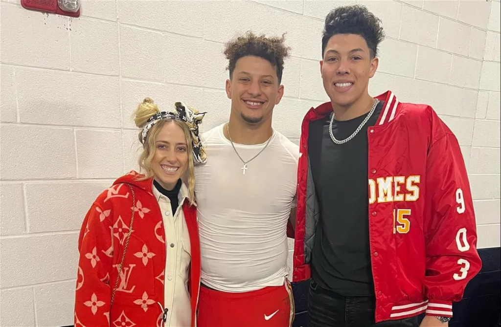 Patrick Mahomes with his wife and brother