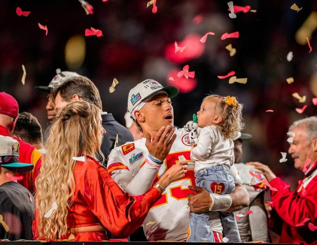 Patrick Mahomes with his family