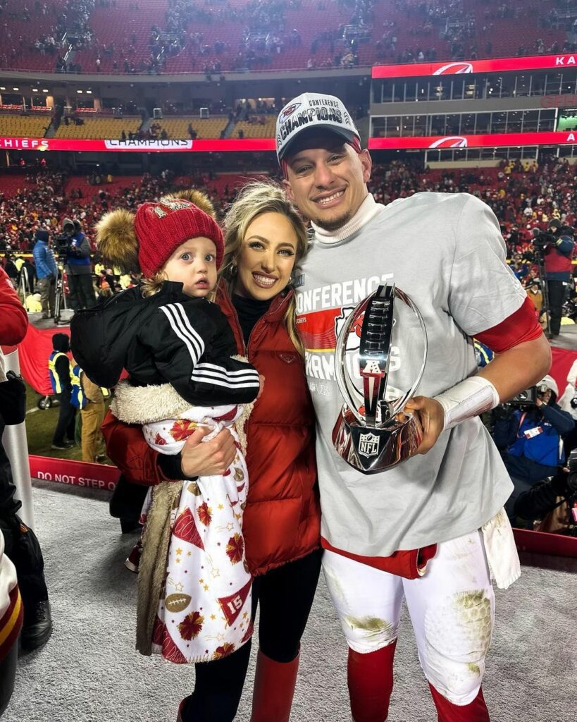 Patrick Mahomes with his wife Brittany and kids