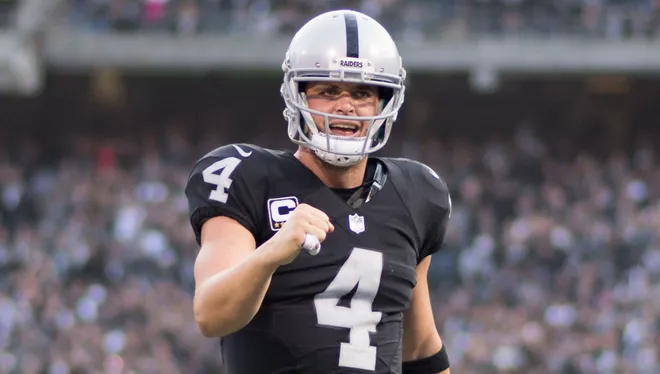 WR Davante Adams Openly Demands the Gift Which Derek Carr Used as Bait to  Make Him Sign With the Raiders - EssentiallySports