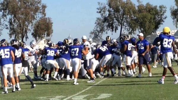Dallas Cowboys and Los Angeles Rams fight