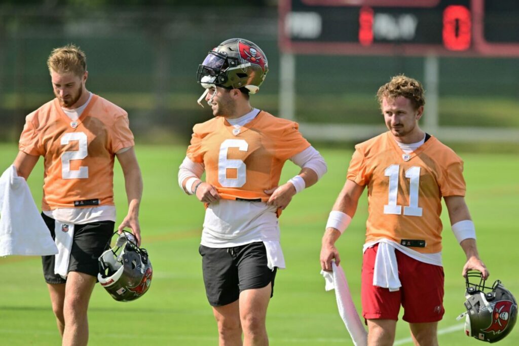 Buccaneers quarterbacks in the training camp