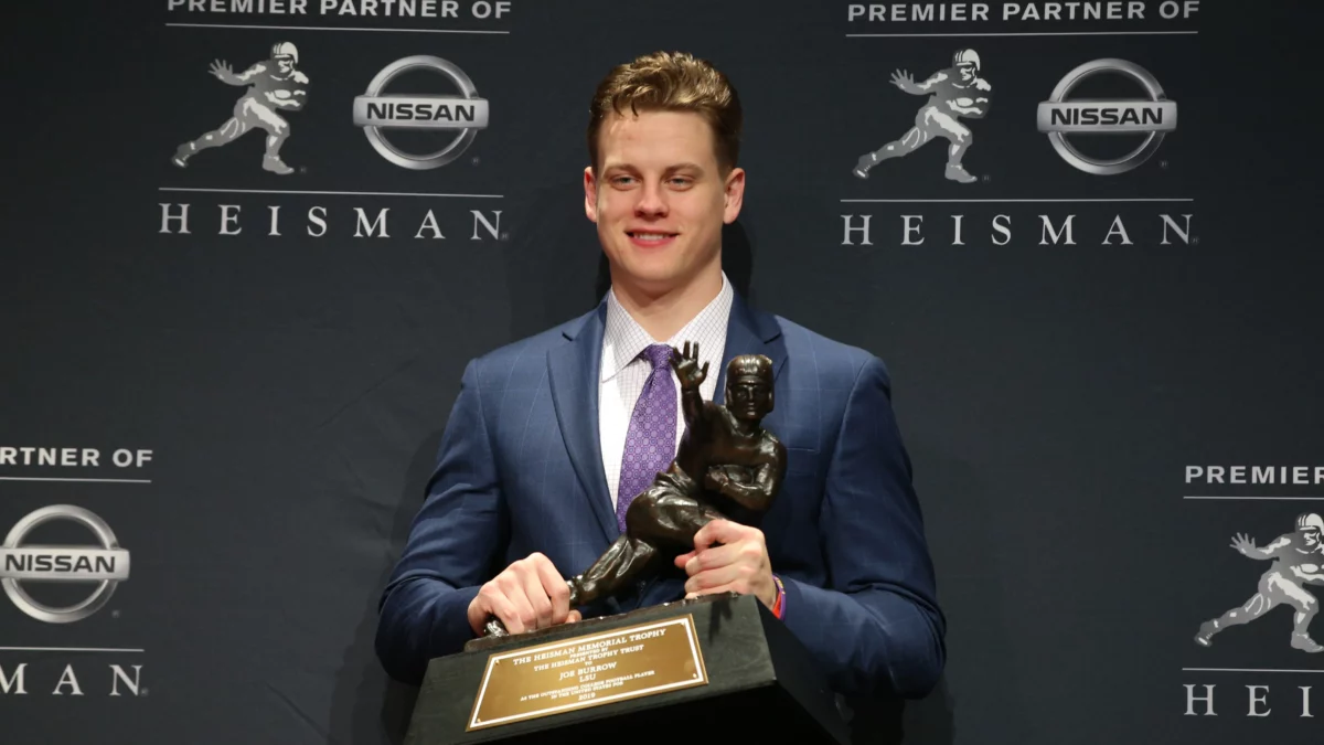 Joe Burrow stuns fans with Super Bowl pregame outfit ⋆ Terez